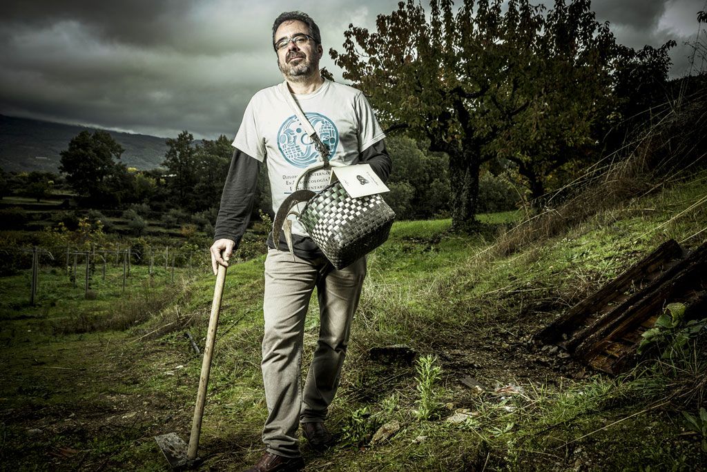 Retrato fotográfico del poeta Ángel Calle realizado por el fotógrafo Demian Ortiz en el festival de poesía Voces del Extremo Valle del Jerte 2018.