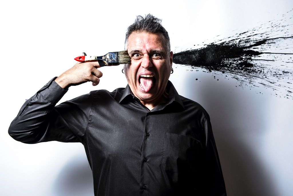 Vociferio | Fotografía retrato editorial de Boke Bazán, artista y diseñador gráfico. Vociferio | Fotografía retrato editorial de Boke Bazán, diseñador gráfico y director creativo de la agencia de publicidad de Valencia Nociones Unidas